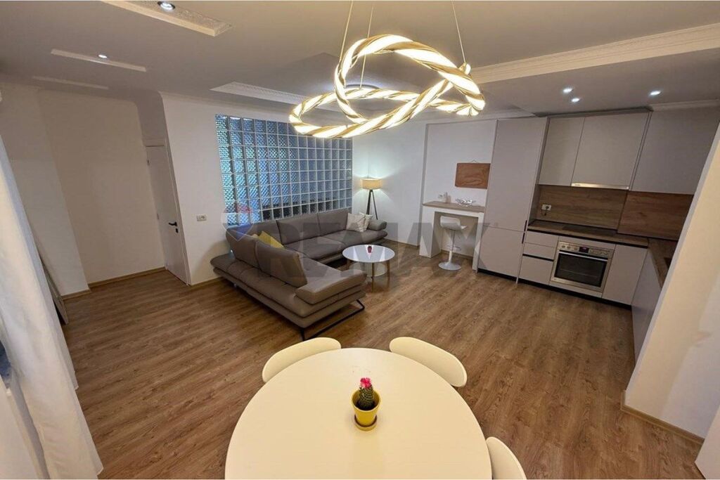 Shitet apartament 1+1 ne Fresk