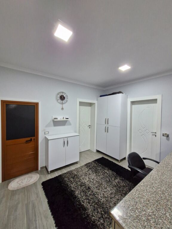 Private house 2+1 280 m² with yard and garage on floor 0 for sale by owner