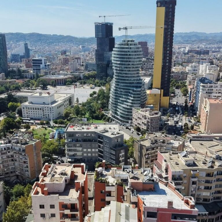 🏡 APPARTAMENTO IN VENDITA CON VERANDA – NEL CENTRO DI TIRANA 📍