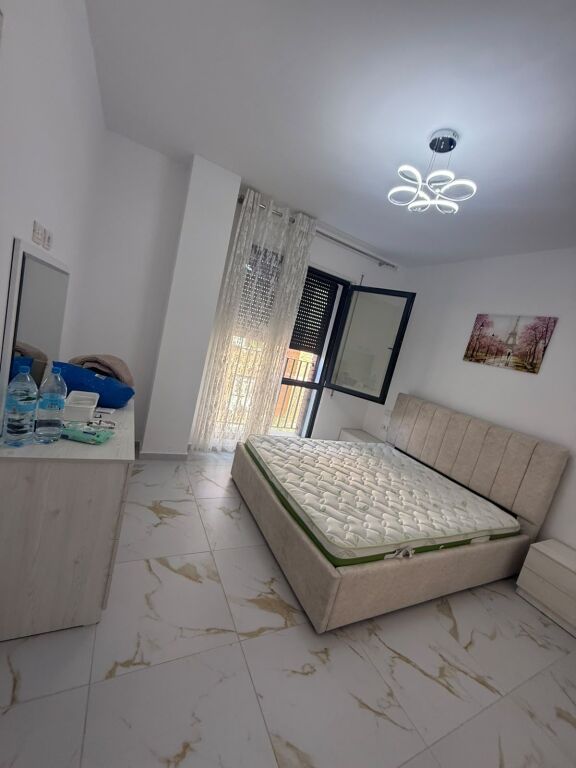 Apartament 2+1+2+🅿️arkim 📍 ish tregu elektrik