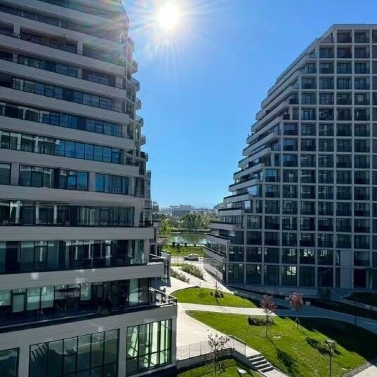 🏢 BUSINESS PREMISES FOR RENT – LAKE VIEW