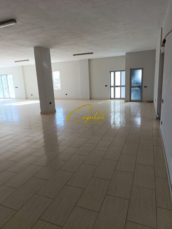 LOCALE COMMERCIALE IN AFFITTO 230 M2 MEZEZ 60.000 LEKE
