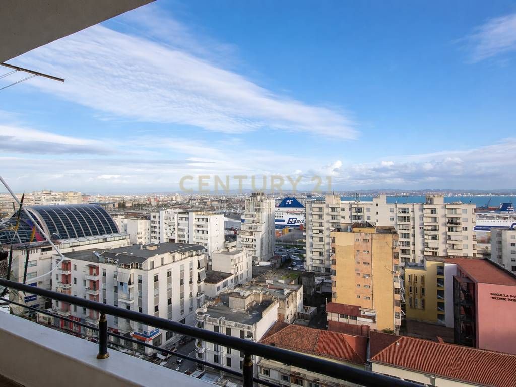 APARTMENT 3+1+ PARKING SPACE FOR RENT IN THE CENTER OF DURRES WITH PANORAMIC VIEW OF THE SEA AND THE PORT !