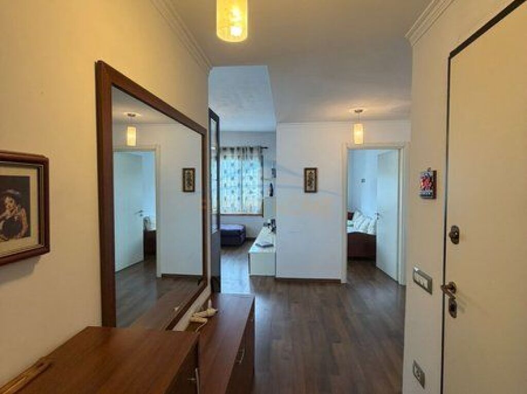 Qera , Apartament 2+1 , Pazari i Ri , Tirane
