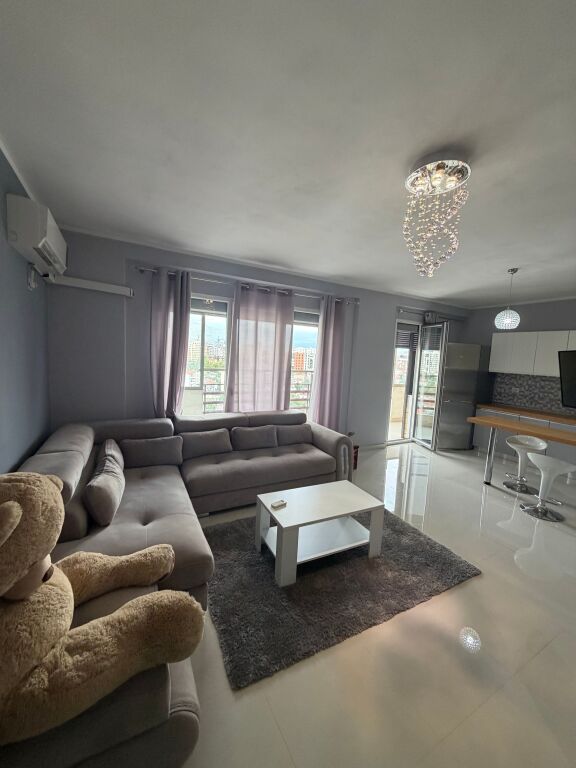 Apartament per qira 2+1 tek Astiri, prane Artistit cmimi 550 Euro