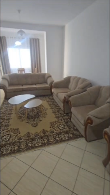Jepet me qera apartamenti  1+1