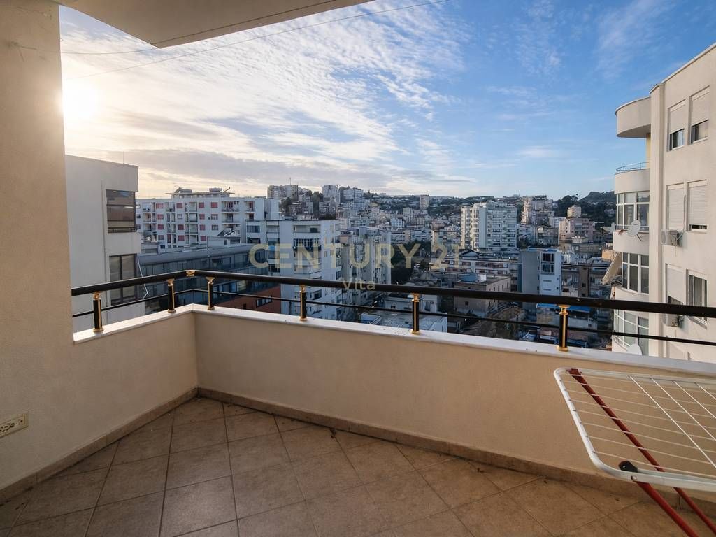 APARTMENT 3+1+ PARKING SPACE FOR RENT IN THE CENTER OF DURRES WITH PANORAMIC VIEW OF THE SEA AND THE PORT !