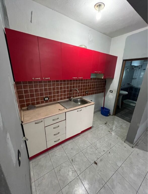 Jepet me qera 2+1 - Vasil Shanto, Tirane