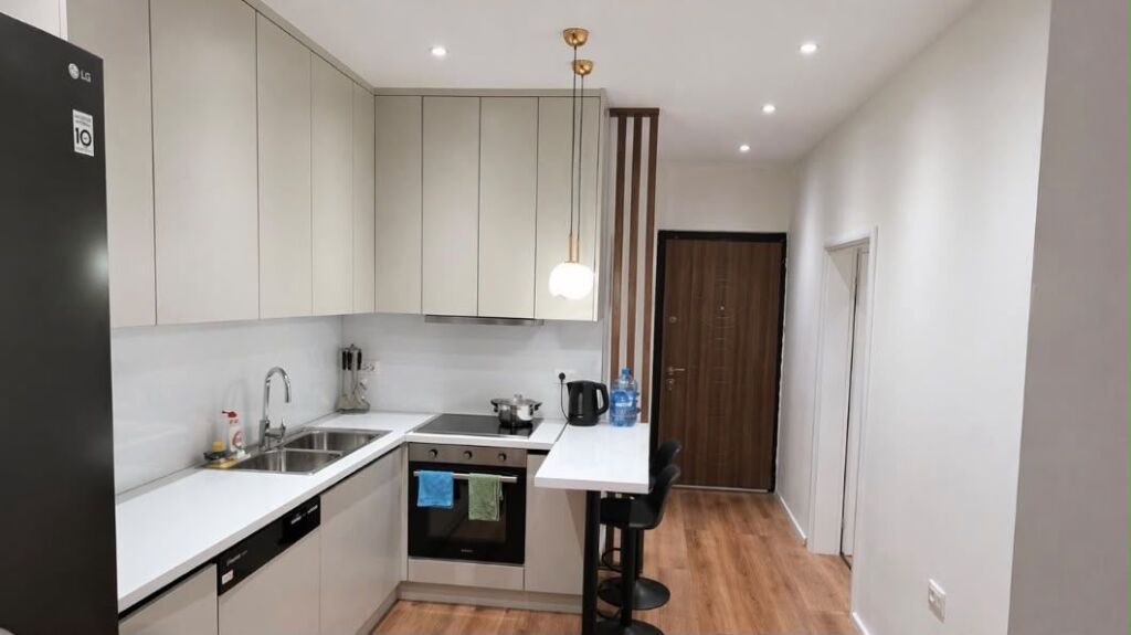 Apartment 2+1 for rent - Near Petronini Luarasi high school - Area: 75 m2 - Floor: 2 - Existing building - Distribution corridor - Living room - Separate kitchen with access to balcony  Price: 90,000 lek