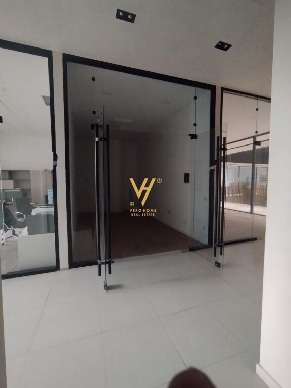 SHITET AMBIENT BIZNESI 27 M2 TE GOLDEN TOWER, MINE PEZA 86.400 EURO