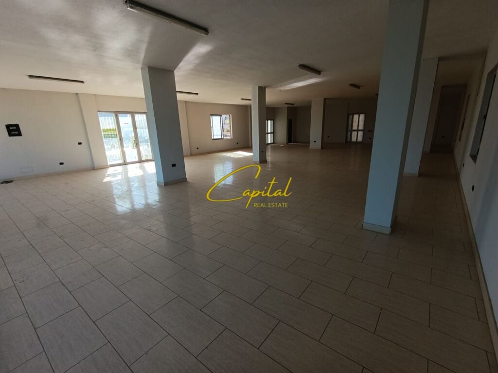 LOCALE COMMERCIALE IN AFFITTO 230 M2 MEZEZ 60.000 LEKE