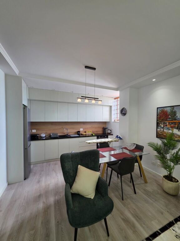 Apartament luksoz per qira tek Liceu Artistik