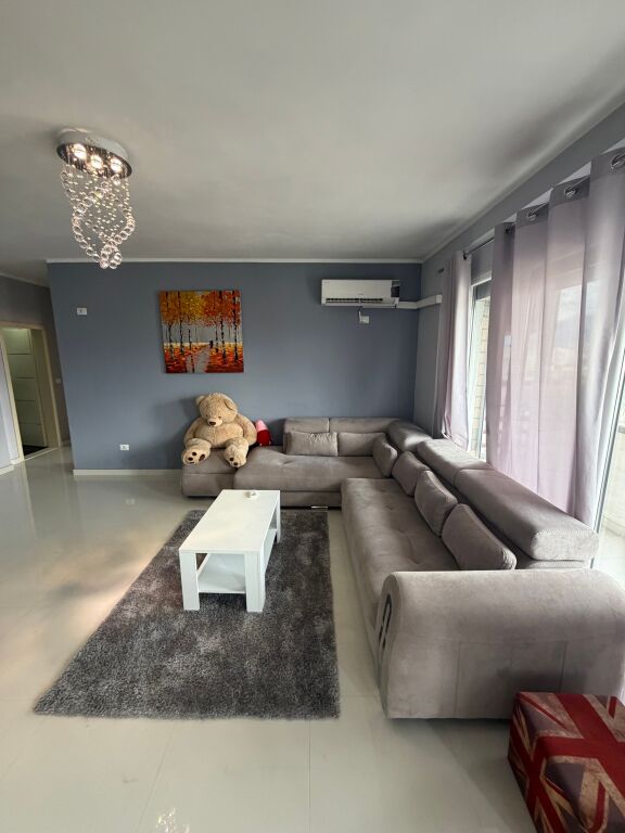 Apartament per qira 2+1 tek Astiri, prane Artistit cmimi 550 Euro