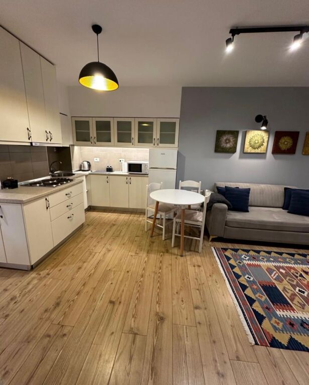 Jepet me qira apartament 1+1 te Rr Mustafa Lleshi në Rrugën e Elbasanit!