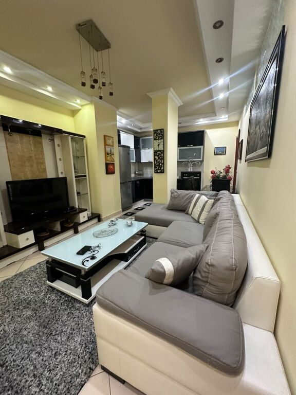 APARTAMENT 3+1 ME QIRA PERBALL KOMPLEKSIT DELIJORGJI!