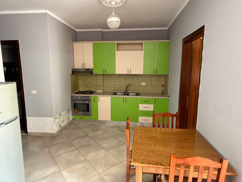 Affittasi 1+1 a Elbasan in via Rinia