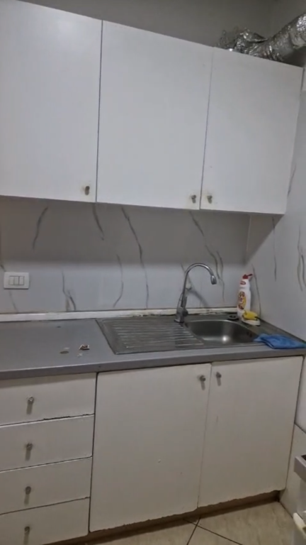 Jepet me qera apartamenti home studio  