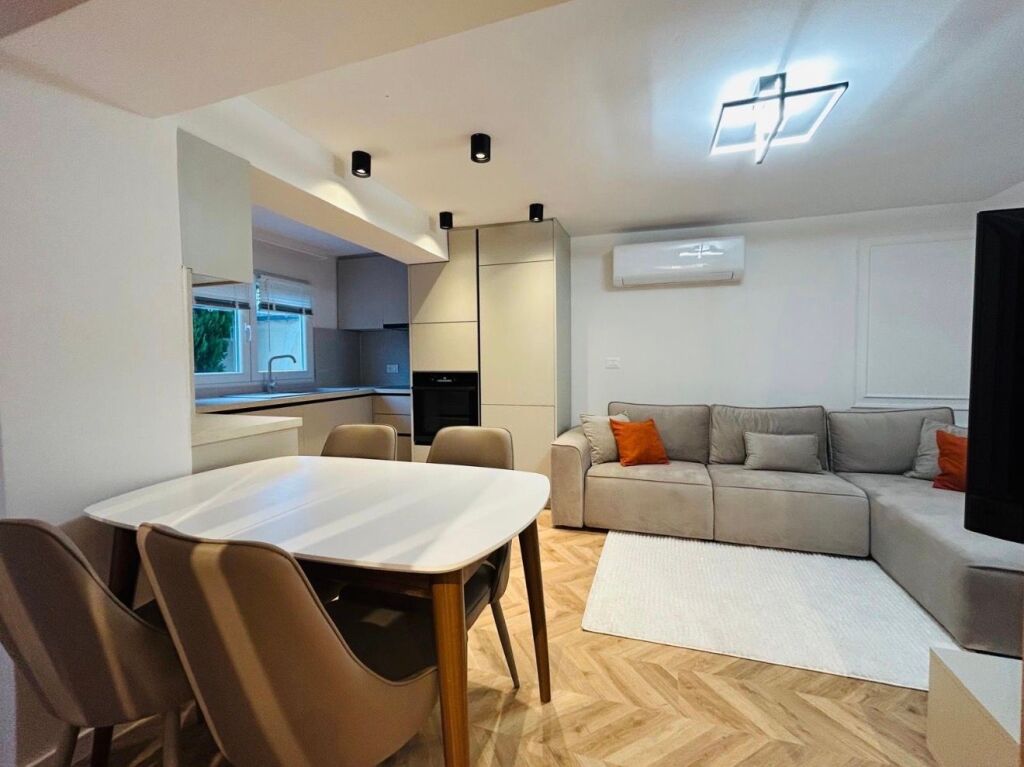 Affittasi ingresso 2+1 al Mercato Elettrico vicino al complesso Grand!