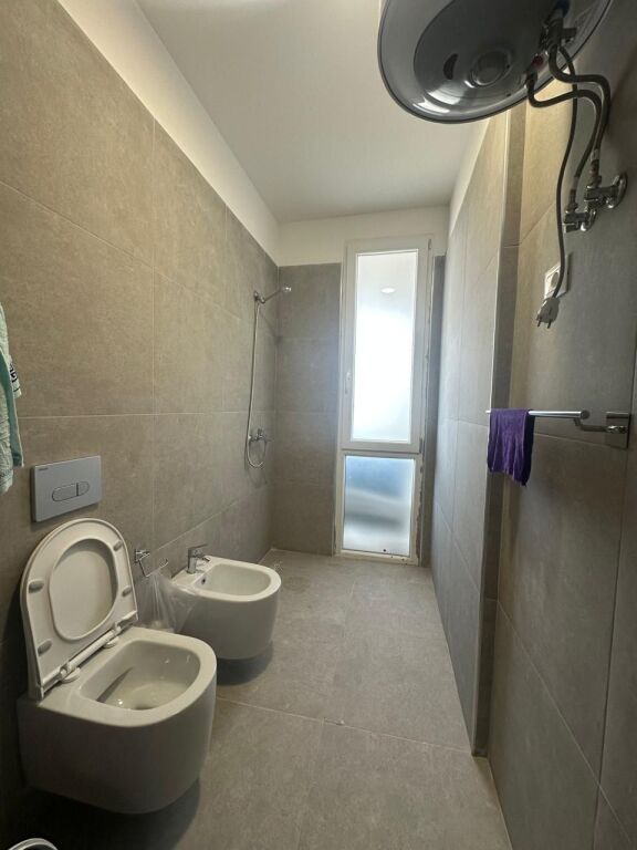 🏢Rruga e Dibres,Kompleksi Arlis ,jepet me qera apartament 2+1+2,i mobiluar. 70,000leke