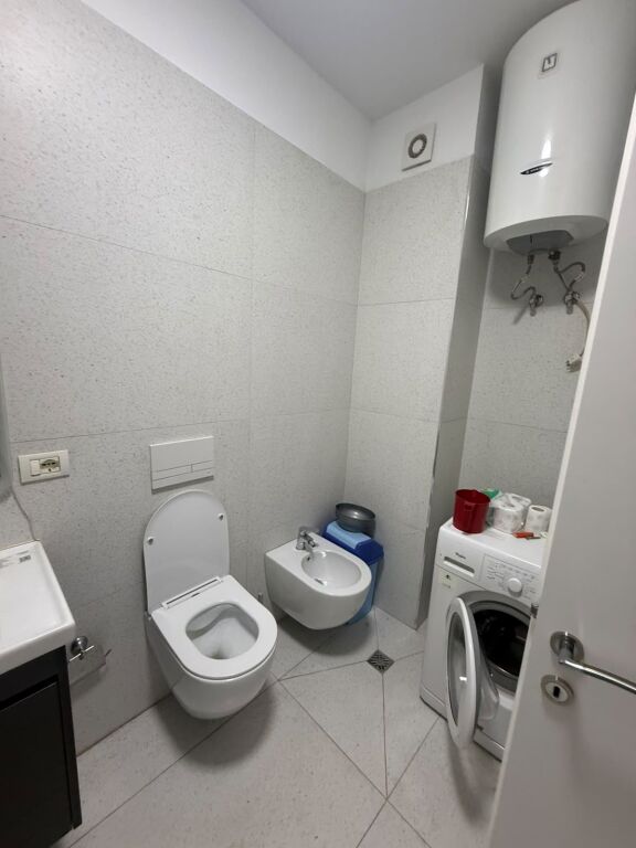 Apartament 2+1+2+🅿️arkim 📍 ish tregu elektrik