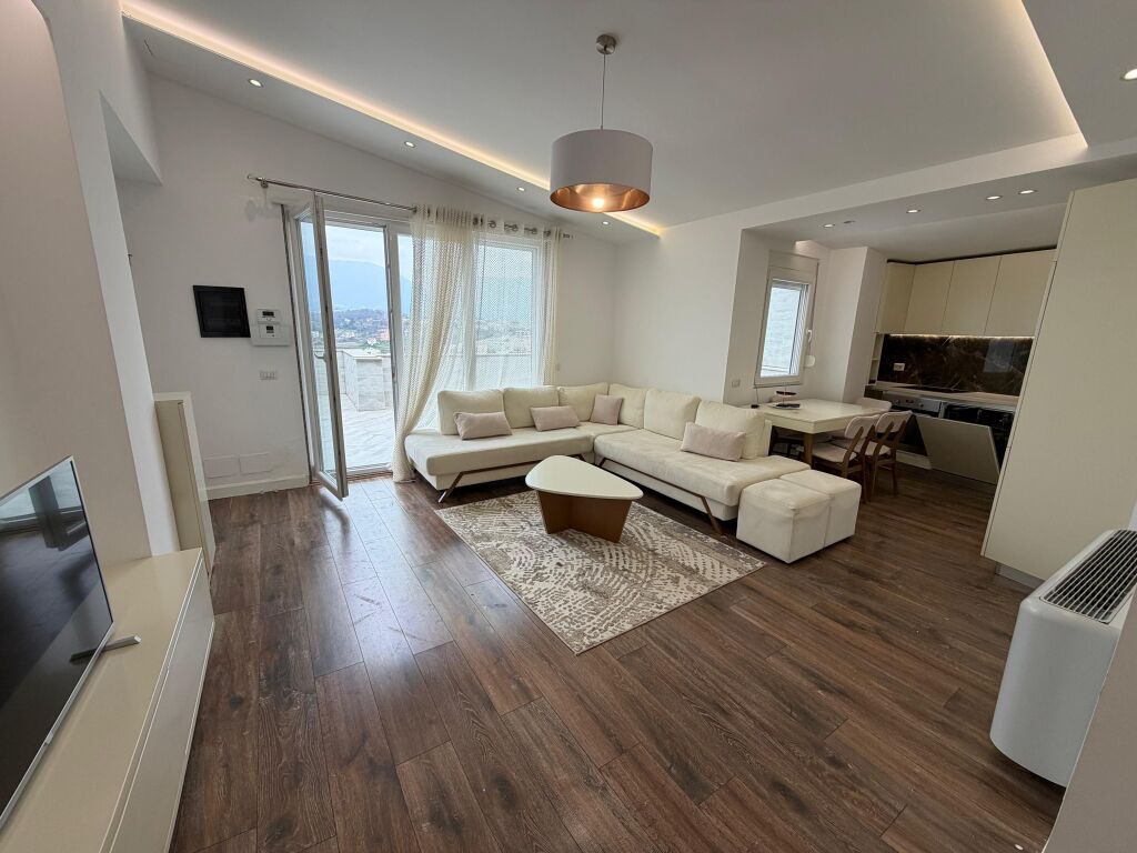 🏡 Shitet Papafingo me Parkim – Super Pamje Panoramike  📍 Liqeni i Thatë, Tiranë