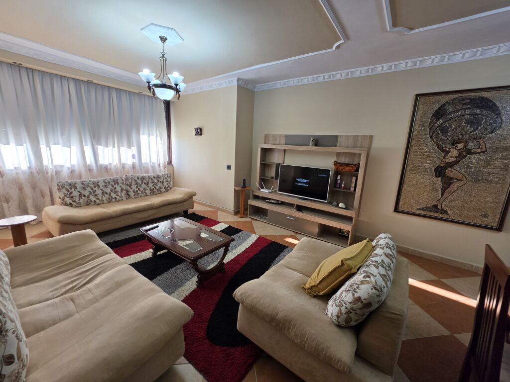 🏡 Apartament me qera 3+1 📍Blloku, Rruga Ismail Qemali