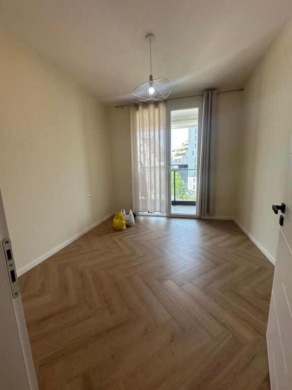 🏢Rruga e Dibres,Kompleksi Arlis ,jepet me qera apartament 2+1+2,i mobiluar. 70,000leke