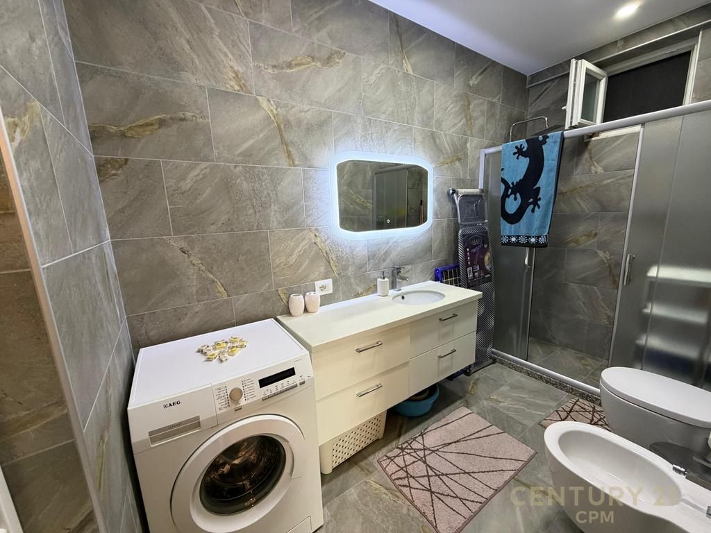 Appartamento 2+1+2 in affitto, con balcone e vista fantastica sul Lago e sul Giardino Botanico