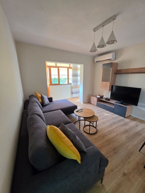 Apartment 1+1 for rent at the building with arrow 50,000 lek