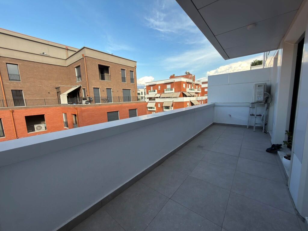 Shitet duplex luksoz 2+1+2 poste parkimi