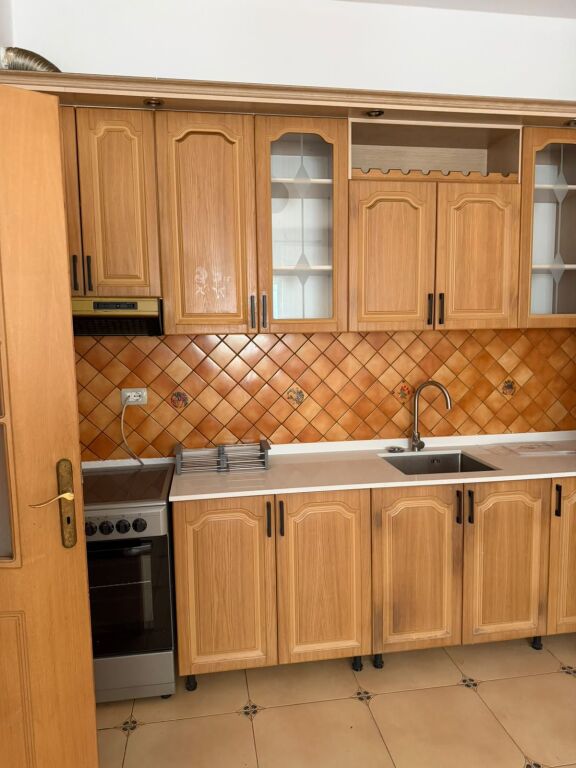 Affitto | Apartament 2 + 1 | Rruga 5 Maji | 450 €/mese