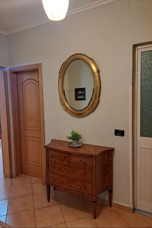 Apartament 2+1 per qira prane zones Xhamllikut dhe Varri Bamit