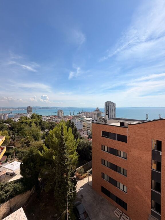 AFFITTASI APPARTAMENTO 2+1+3 BALCONI VILA E ZOGUT, DURRES