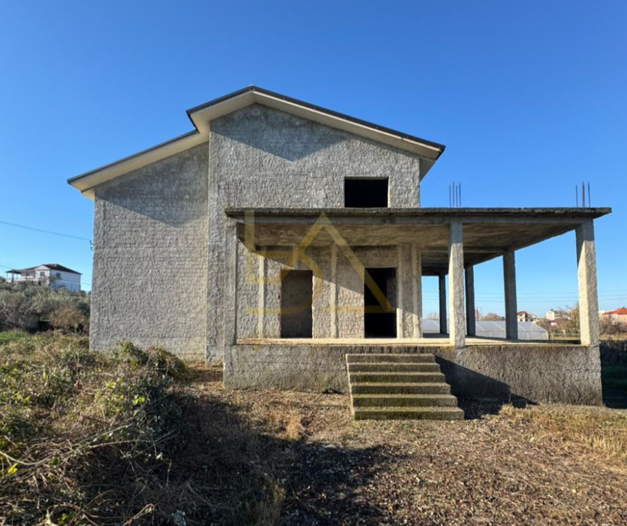 VILLA SU DUE PIANI CON TERRENO IN VENDITA – SHIJAK, DURRËS