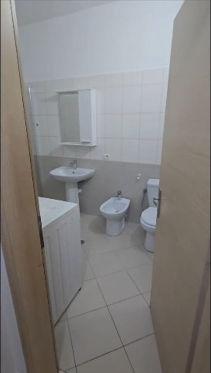 Jepet me qera apartamenti  1+1