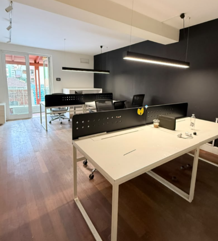 Shitet apartament 2+1+2+Kuzhine e vecuar+Verande per banim apo zyre tek ish Blloku , Rruga Pjeter Bogdani , Sheshi Willson .