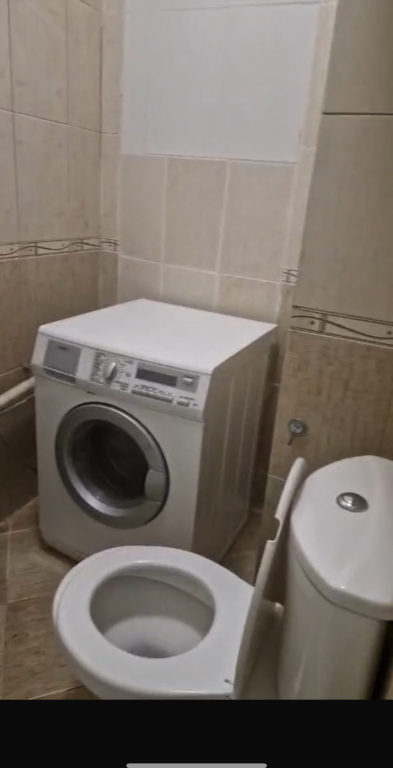 Jepet me qera apartamenti home studio  