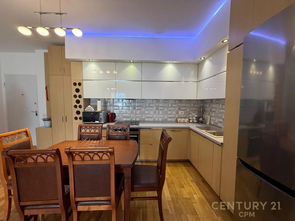 Appartamento 2+1+2 in affitto, con balcone e vista fantastica sul Lago e sul Giardino Botanico