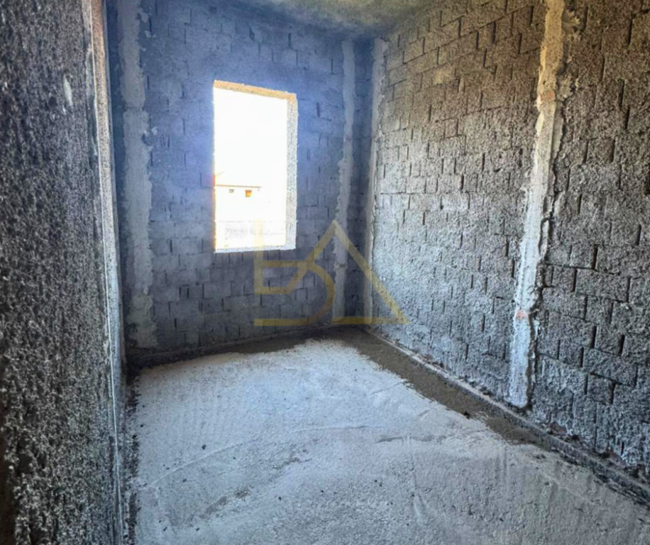 VILLA SU DUE PIANI CON TERRENO IN VENDITA – SHIJAK, DURRËS