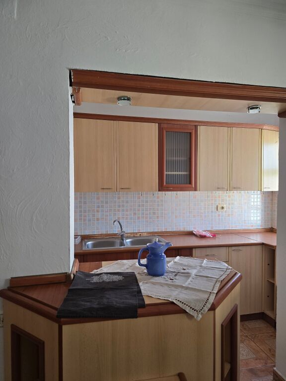 Jepet me qira1+1,Ish Restorant Durrësi