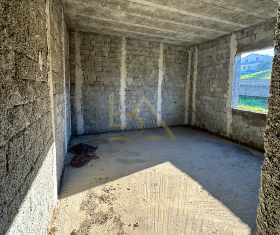VILLA SU DUE PIANI CON TERRENO IN VENDITA – SHIJAK, DURRËS
