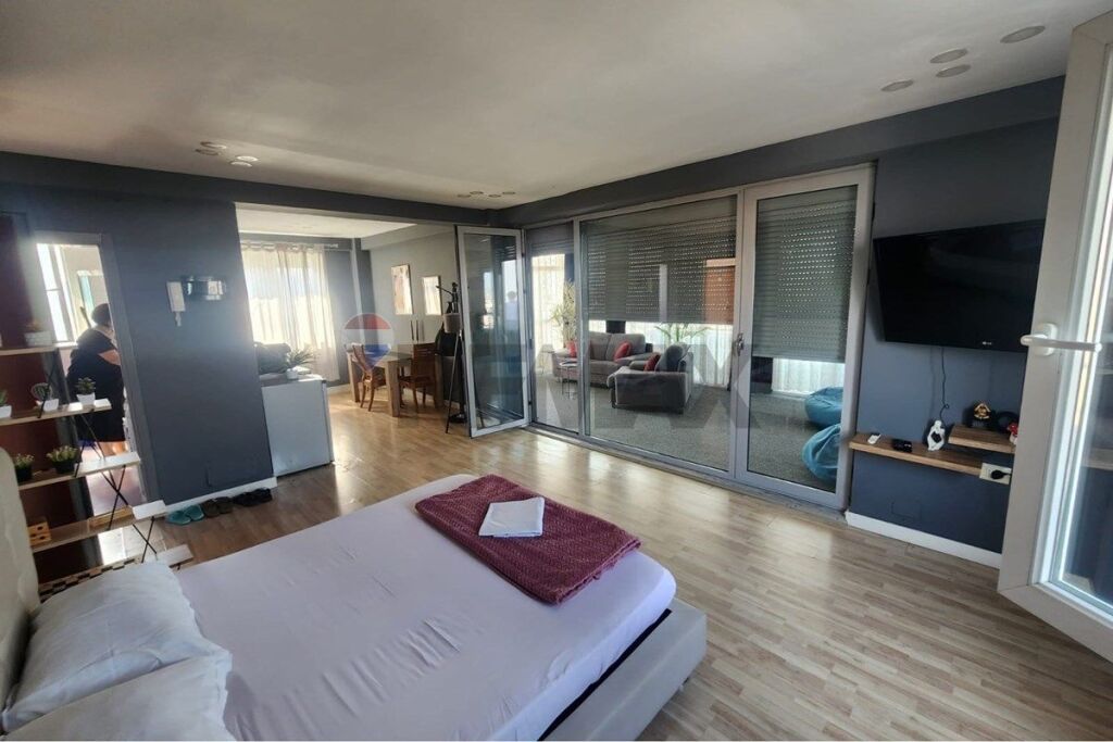 JEPET ME QIRA APARTAMENT 1+1 BULEVARDI ZOGU I PARË