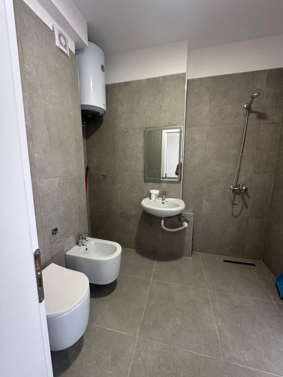 🏢Rruga e Dibres,Kompleksi Arlis ,jepet me qera apartament 2+1+2,i mobiluar. 70,000leke