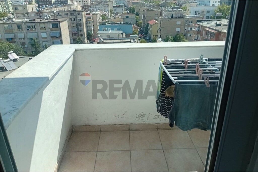 Shitet Apartament perballe Delijorgjit