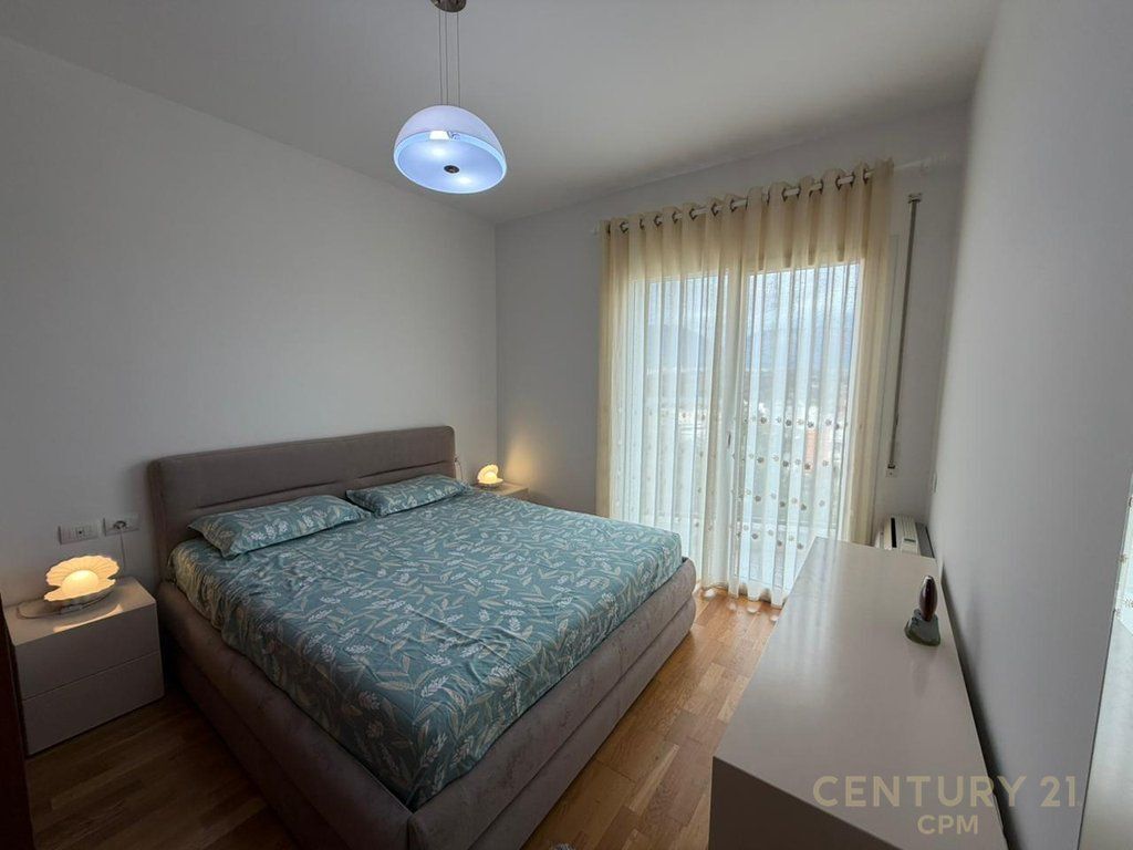 Appartamento 2+1+2 in affitto, con balcone e vista fantastica sul Lago e sul Giardino Botanico