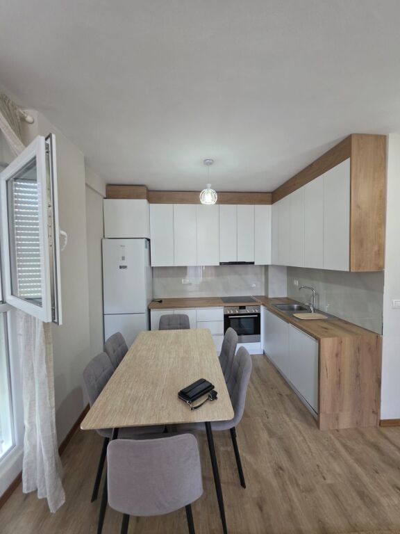 Affitto | Apartament 2 + 1 | Rruga 5 Maji | 550 €/mese