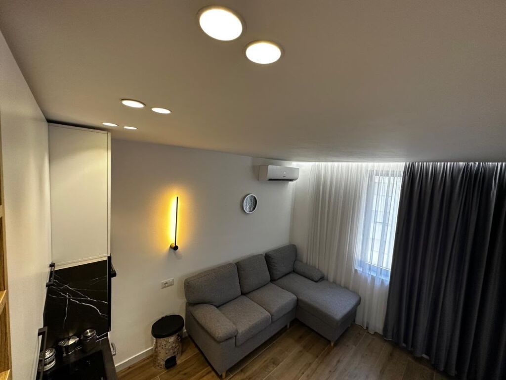 1+1 apartment for rent near Pazari i Ri!