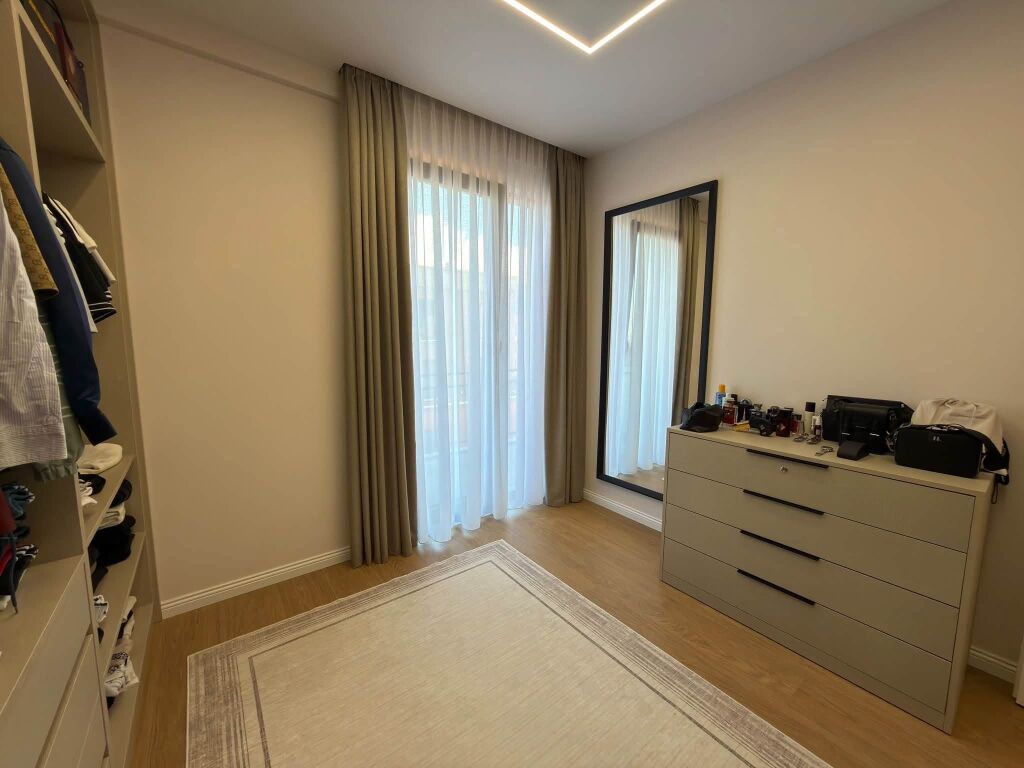 Shitet duplex luksoz 2+1+2 poste parkimi