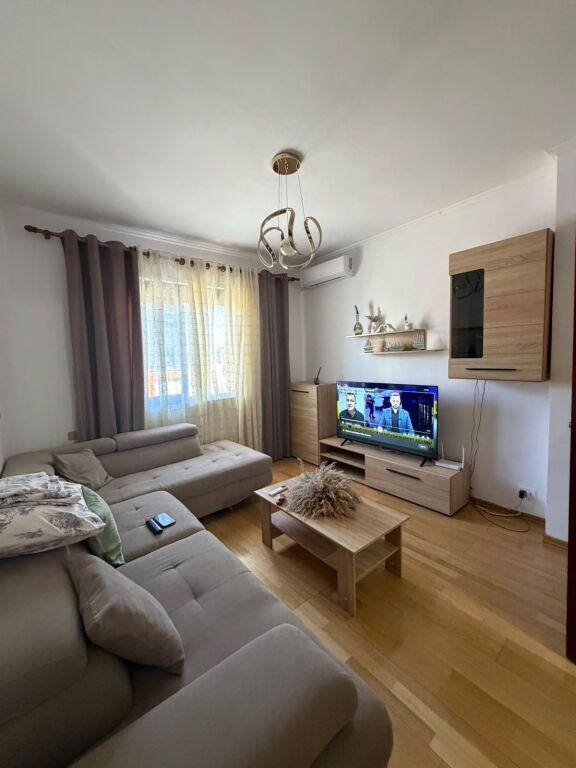 Jepet me qera apartament 2+1 prane Flagship Center