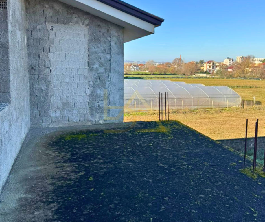 VILLA SU DUE PIANI CON TERRENO IN VENDITA – SHIJAK, DURRËS